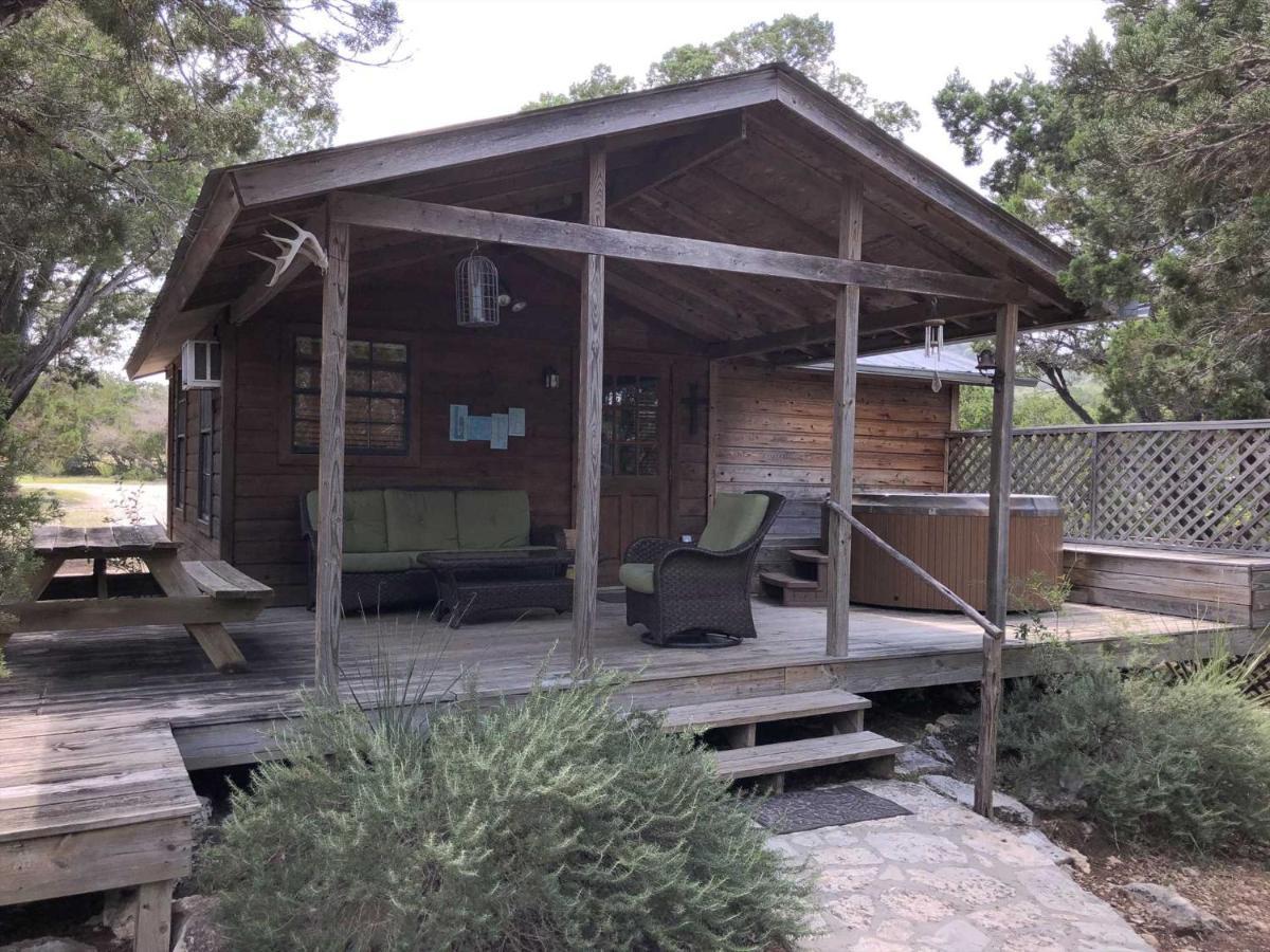 Rockin' B Ranch Love Shack Pipe Creek Exterior photo