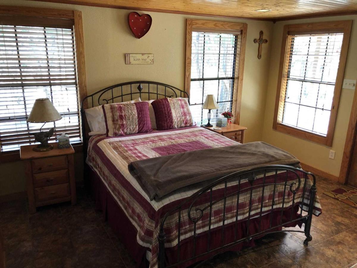Rockin' B Ranch Love Shack Pipe Creek Exterior photo
